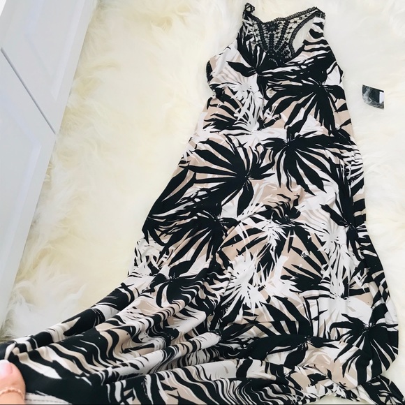 Gabby Skye Crochet Back Printed Maxi Dress - Picture 6 of 7